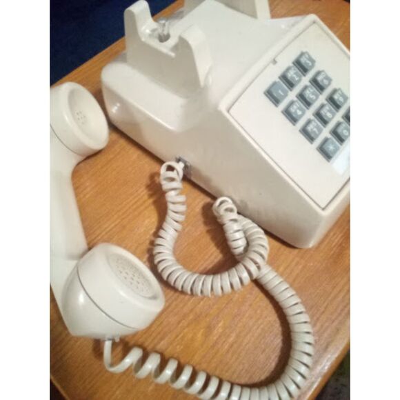 Vintage GTE Desk Phone Push Button Made in USA - Picture 2 of 8